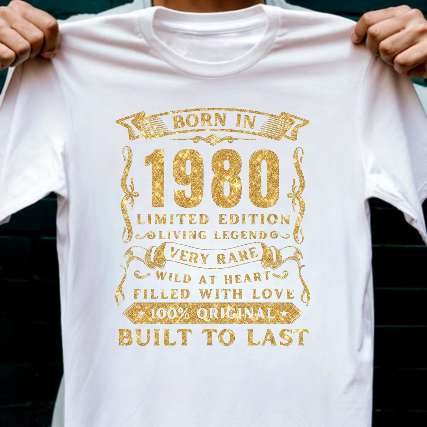 BORN IN 1980 PREMIUM QUALITY T-SHIRT