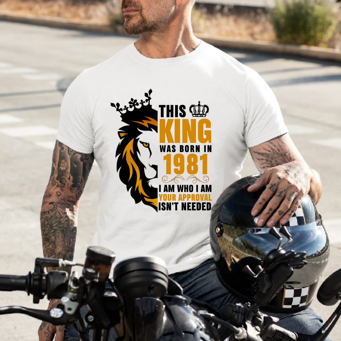 THIS KING WAS BORN IN 1981 PREMIUM QUALITY T-SHIRT