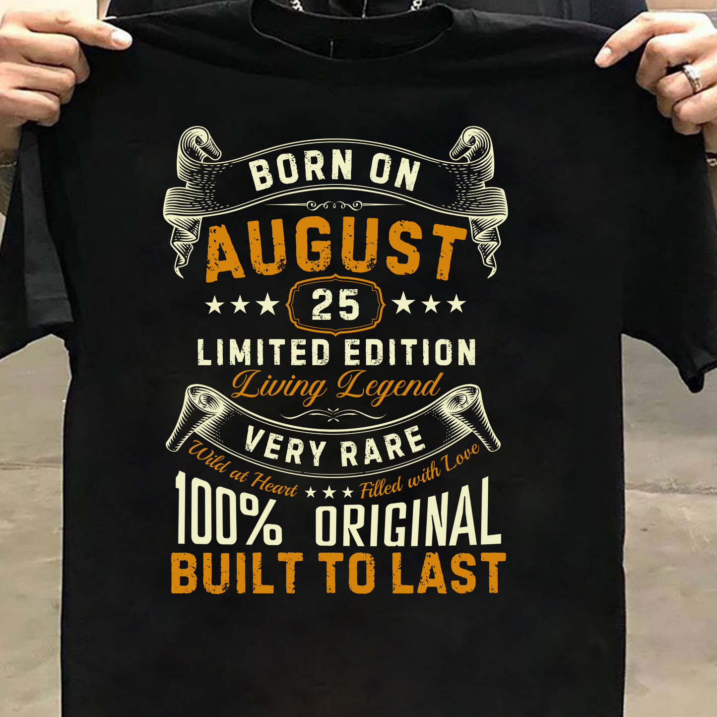 BORN ON AUGUST 25 CLASSIC T-SHIRT