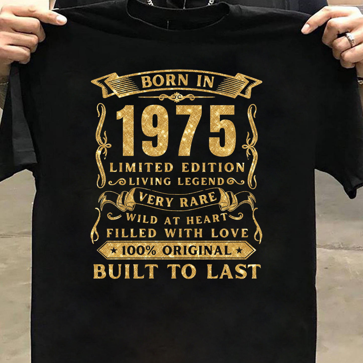 BORN IN 1975 PREMIUM QUALITY T-SHIRT