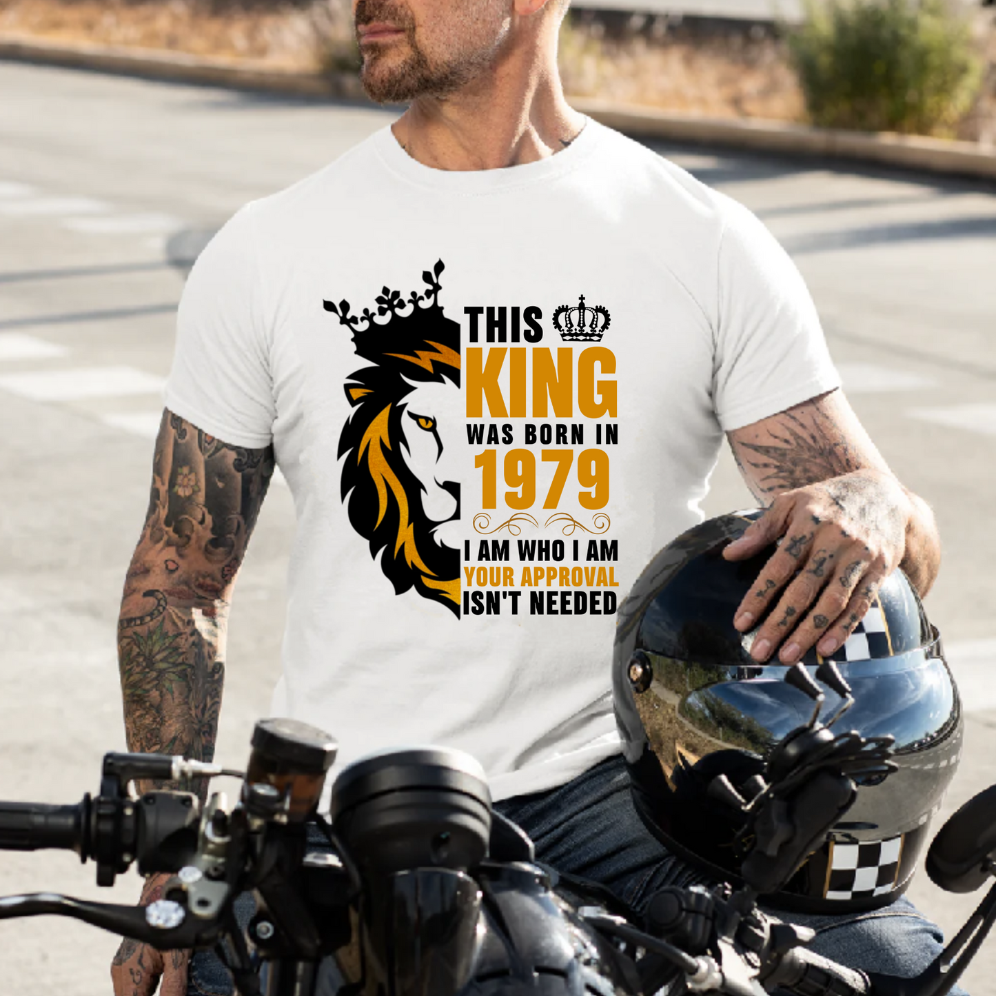 THIS KING WAS BORN IN 1979 PREMIUM QUALITY T-SHIRT