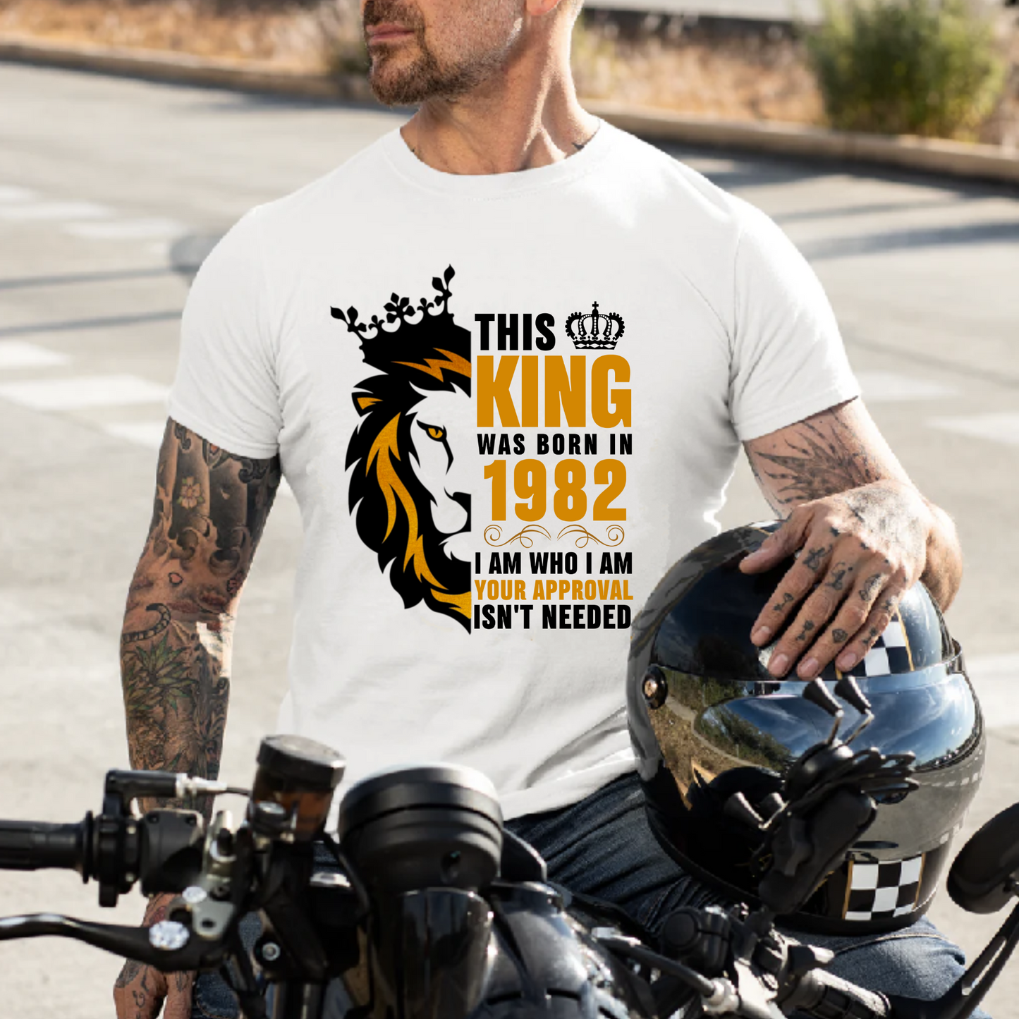 THIS KING WAS BORN IN 1982 PREMIUM QUALITY T-SHIRT