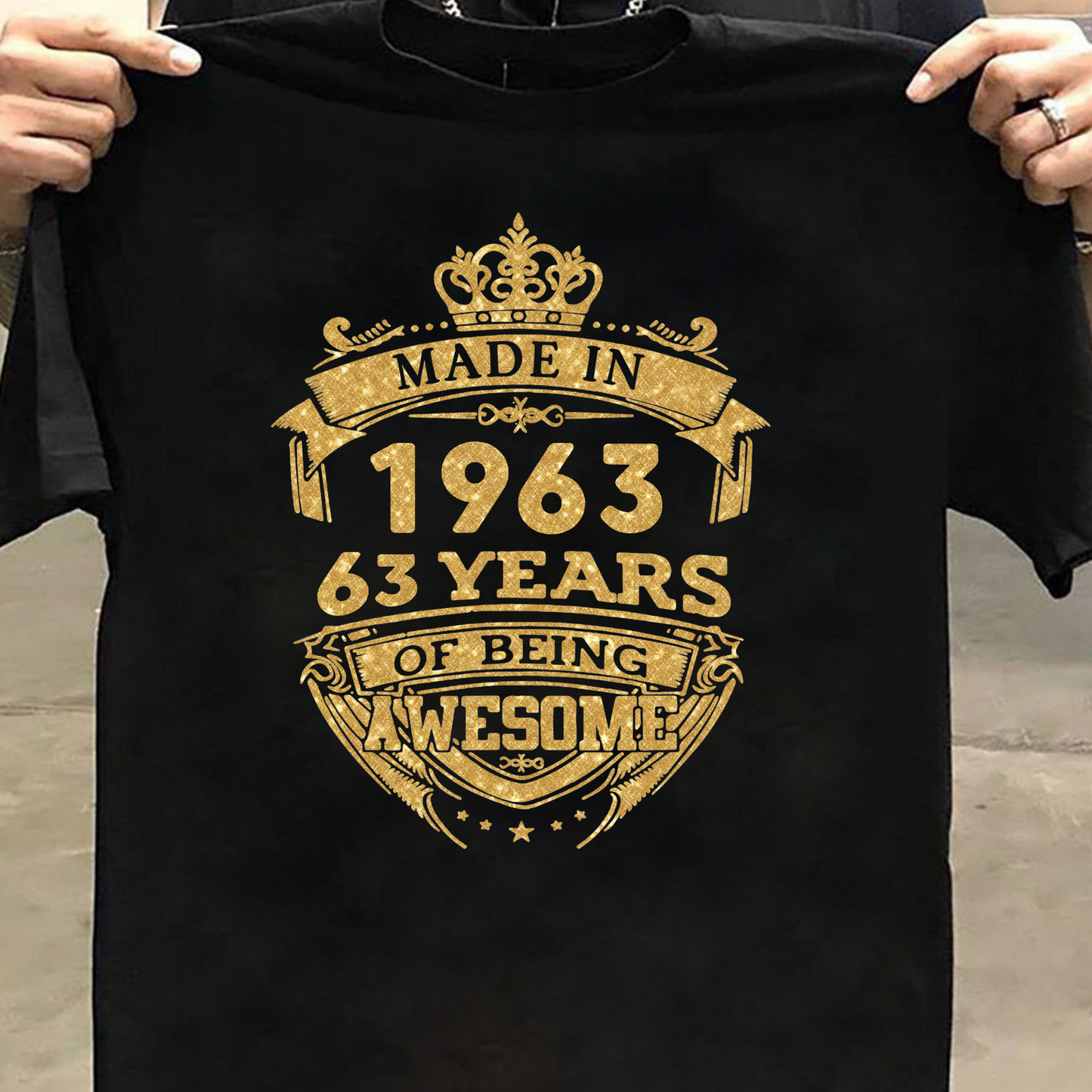 MADE IN 1963 63 YEARS OF BEING AWESOME PREMIUM CLASSIC T-SHIRT