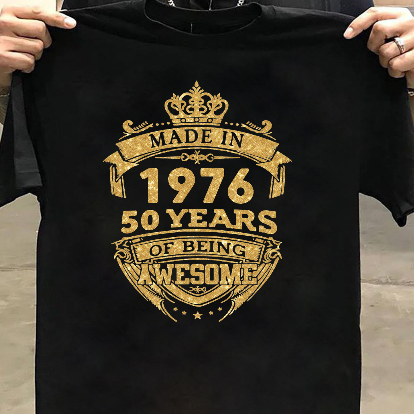 MADE IN 1976 50 YEARS OF BEING AWESOME PREMIUM CLASSIC T-SHIRT