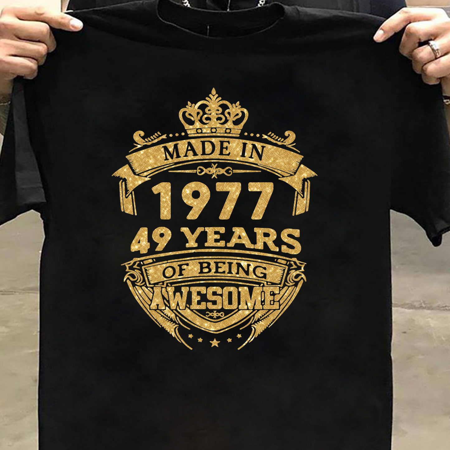 MADE IN 1977 49 YEARS OF BEING AWESOME PREMIUM CLASSIC T-SHIRT