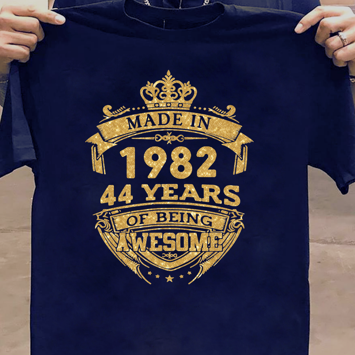MADE IN 1982 44 YEARS OF BEING AWESOME PREMIUM CLASSIC T-SHIRT