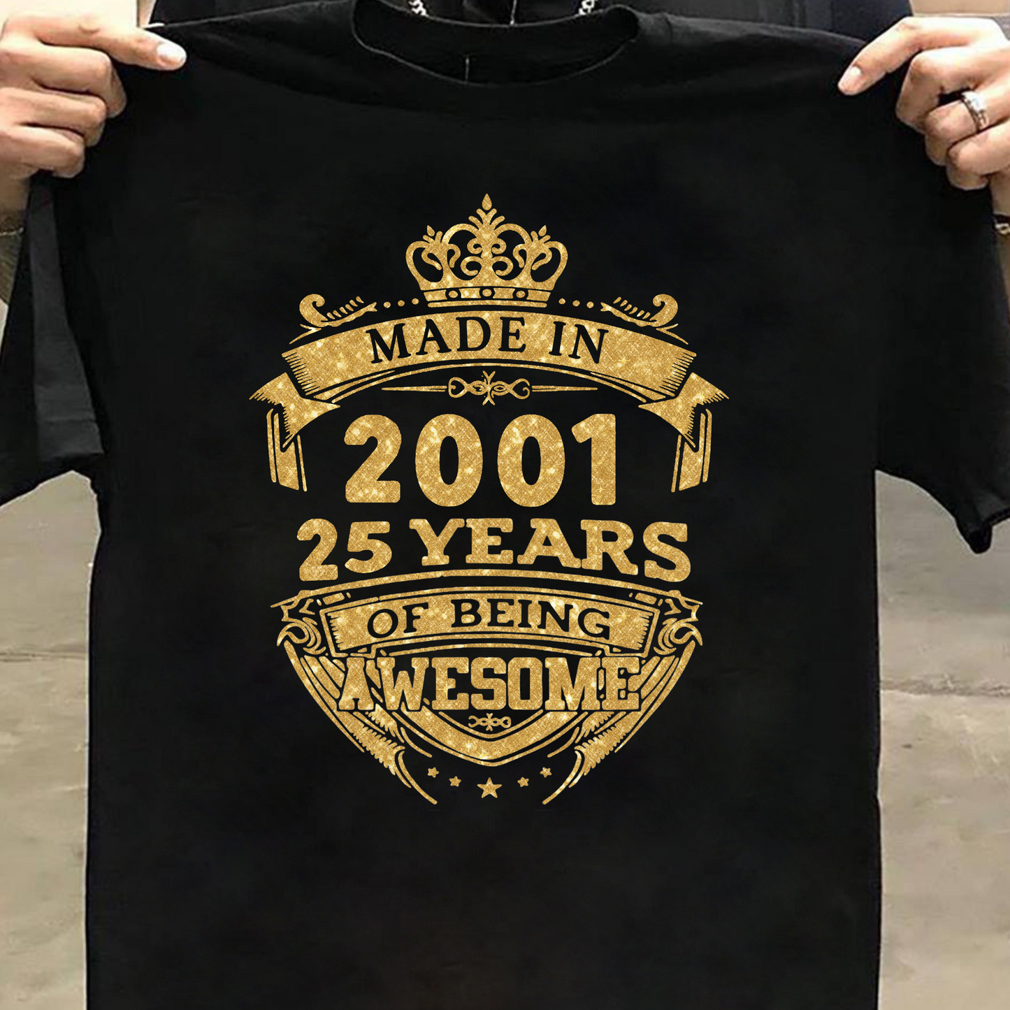 MADE IN 2001 25 YEARS OF BEING AWESOME PREMIUM CLASSIC T-SHIRT