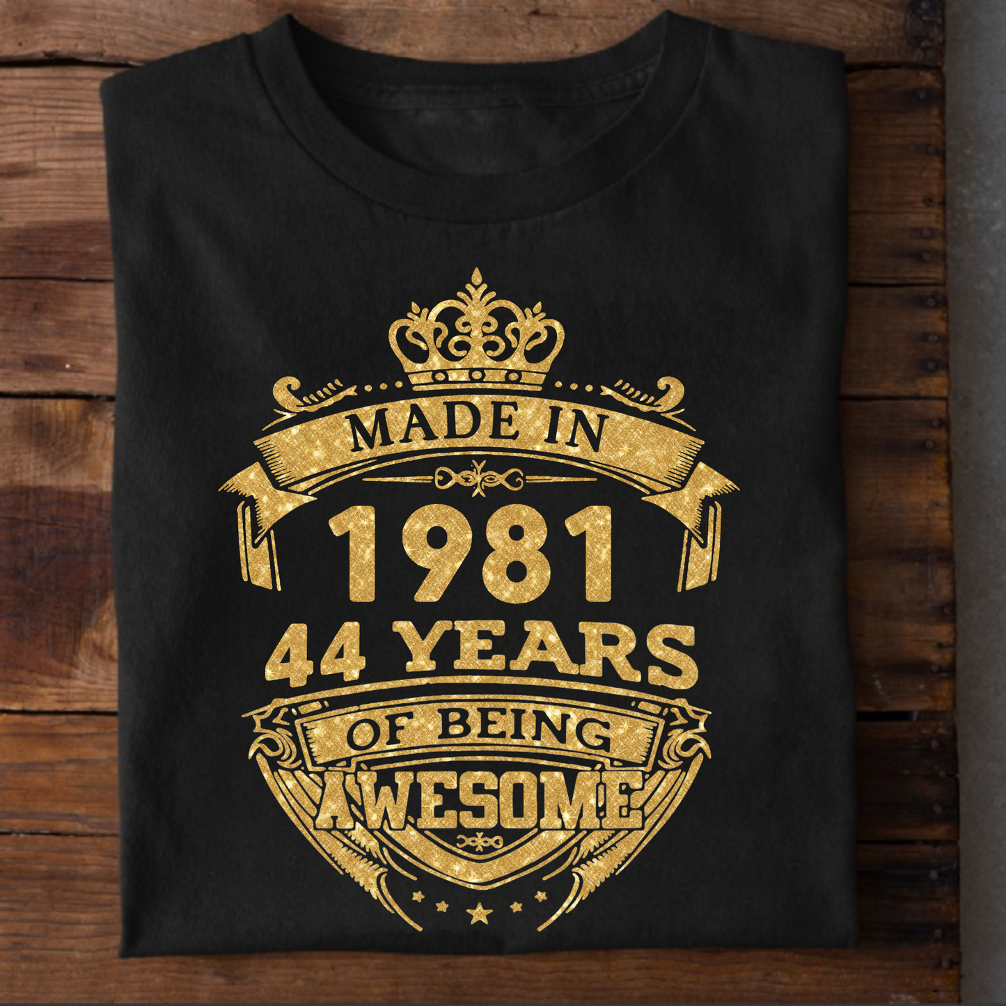 MADE IN 1981 44 YEARS OF BEING AWESOME PREMIUM QUALITY CLASSIC T-SHIRT