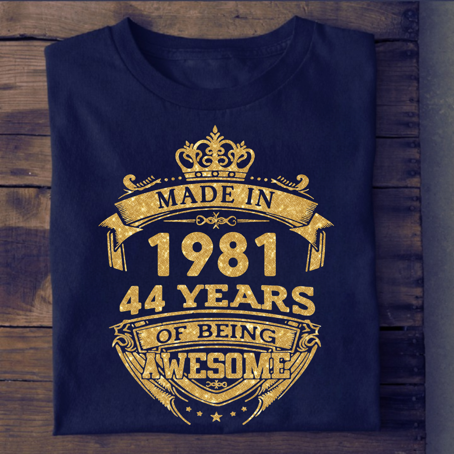 MADE IN 1981 44 YEARS OF BEING AWESOME PREMIUM QUALITY CLASSIC T-SHIRT