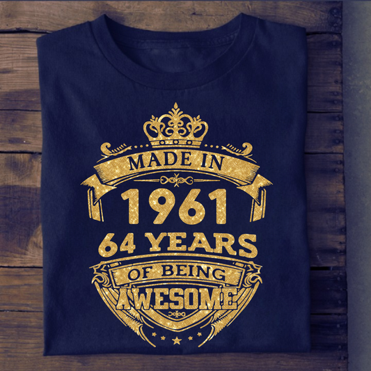 MADE IN 1961 64 YEARS OF BEING AWESOME PREMIUM QUALITY CLASSIC T-SHIRT
