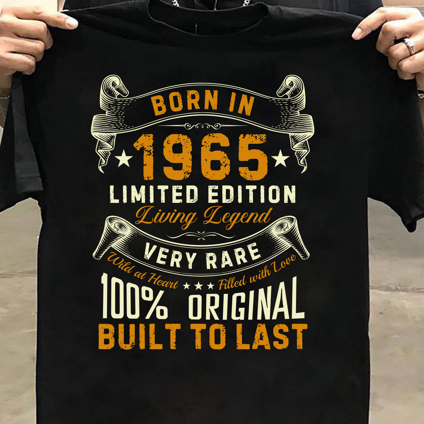 BORN IN 1965 LIVING LEGEND CLASSIC T-SHIRT