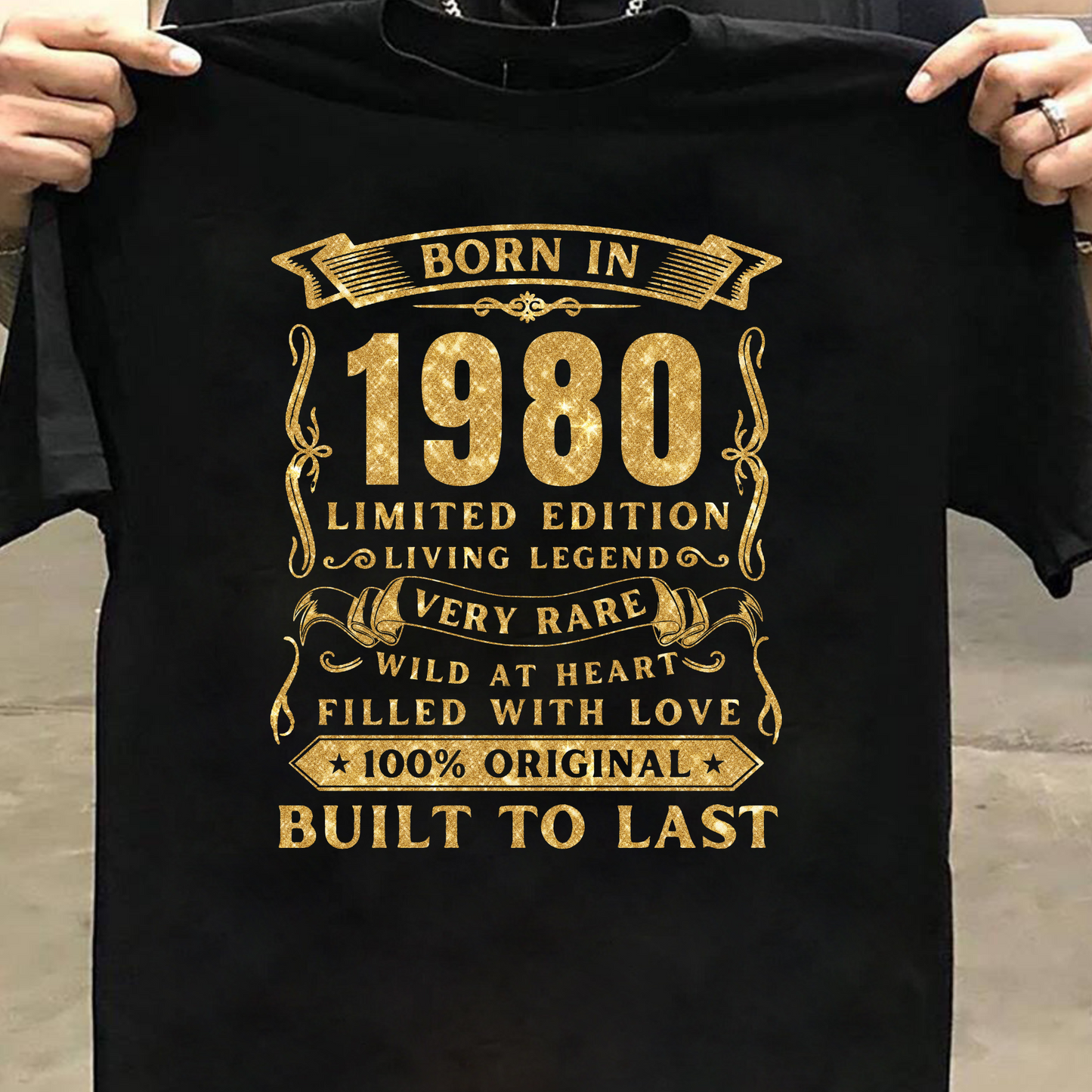BORN IN 1980 PREMIUM QUALITY T-SHIRT