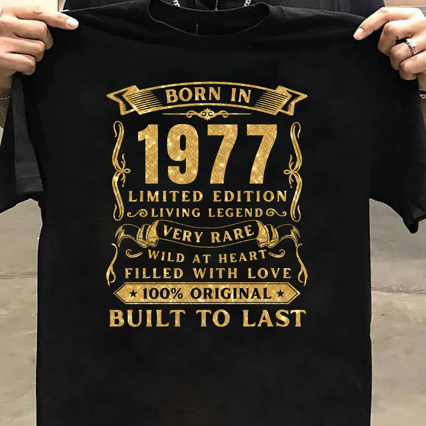 BORN IN 1977 PREMIUM QUALITY T-SHIRT
