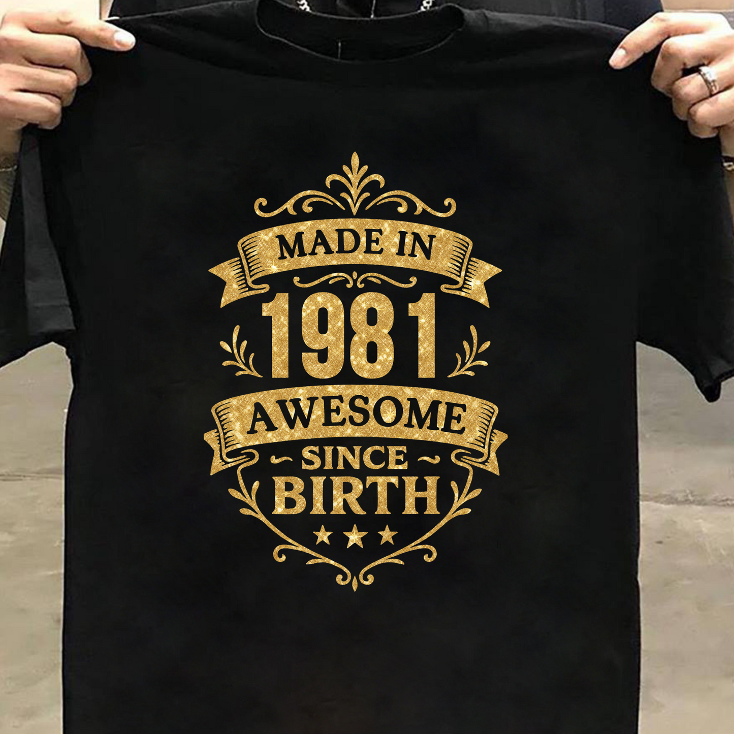 MADE IN 1981 AWESOME SINCE BIRTH PREMIUM QUALITY T-SHIRT